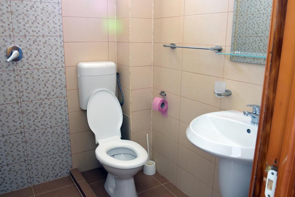 Cameră cvadruplă cu baie privată.