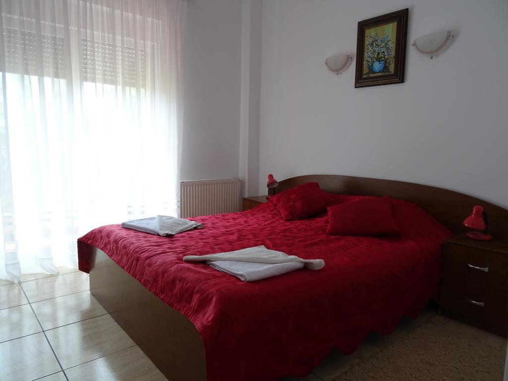 Apartament standard cu 2 dormitoare şi balcon