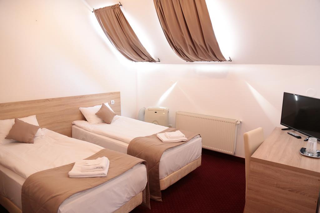 Standard Triple Room,324798325:JPEG