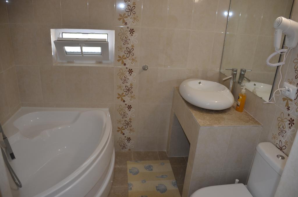 Cameră dublă sau twin cu baie privată