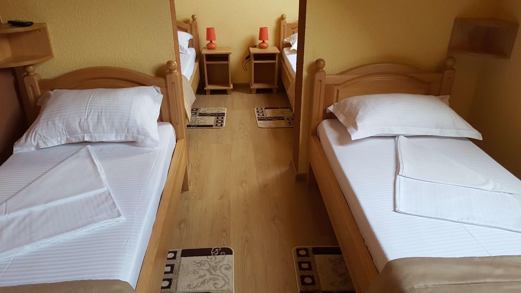 Cameră cvadruplă