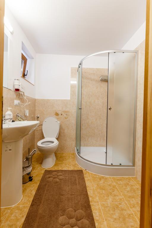 Cameră dublă cu baie privată