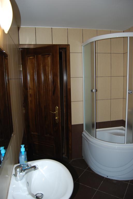 Cameră triplă cu baie