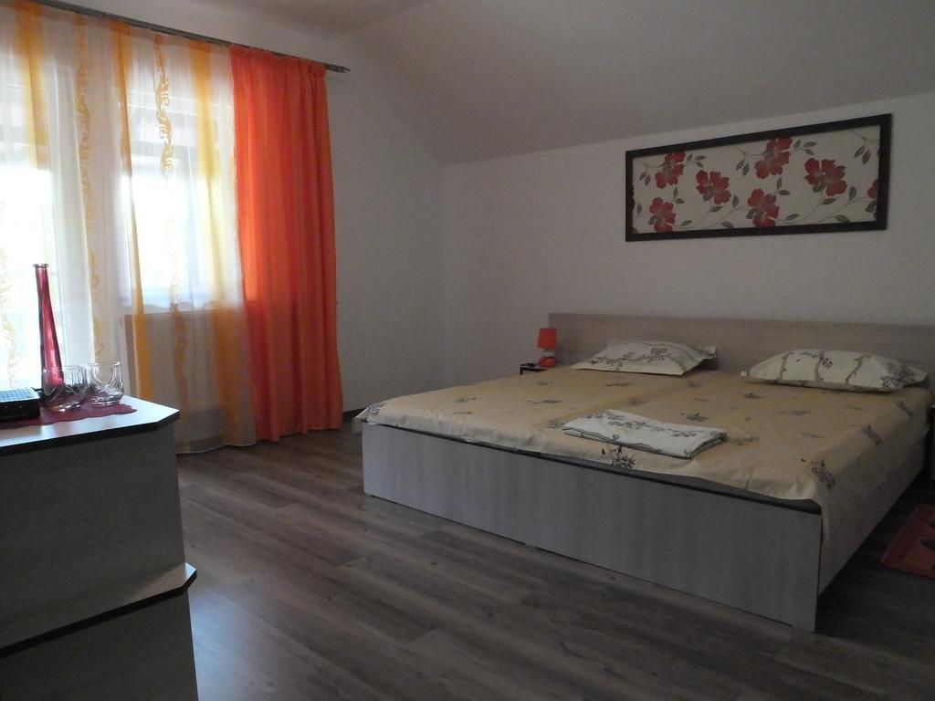 Cameră triplă