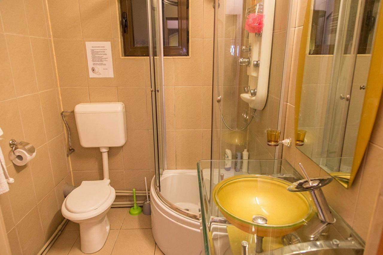 Cameră dublă cu baie privată