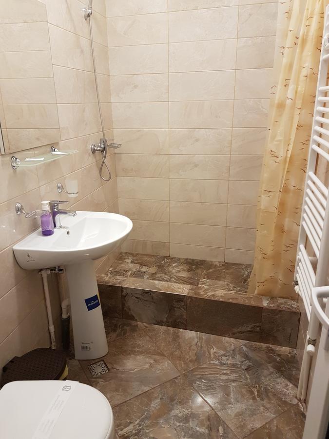 Cameră twin cu baie privată