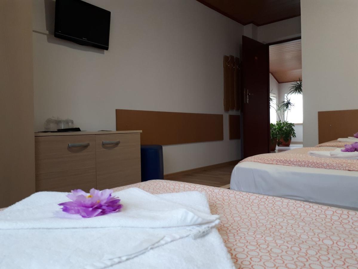 Classic Triple Room,547061979:JPEG