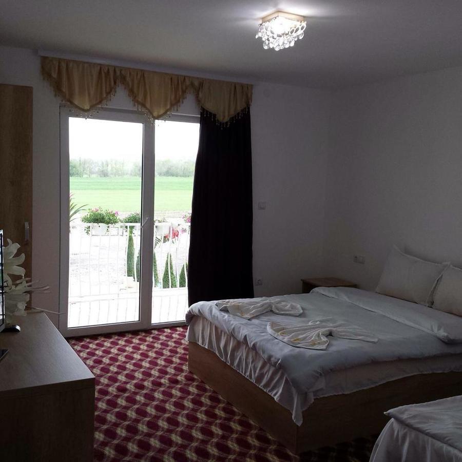 Cameră triplă cu balcon