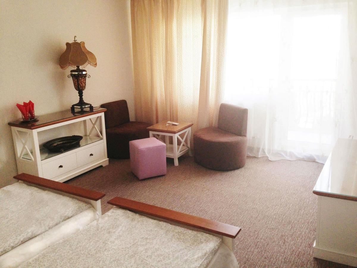 Cameră twin Deluxe cu balcon