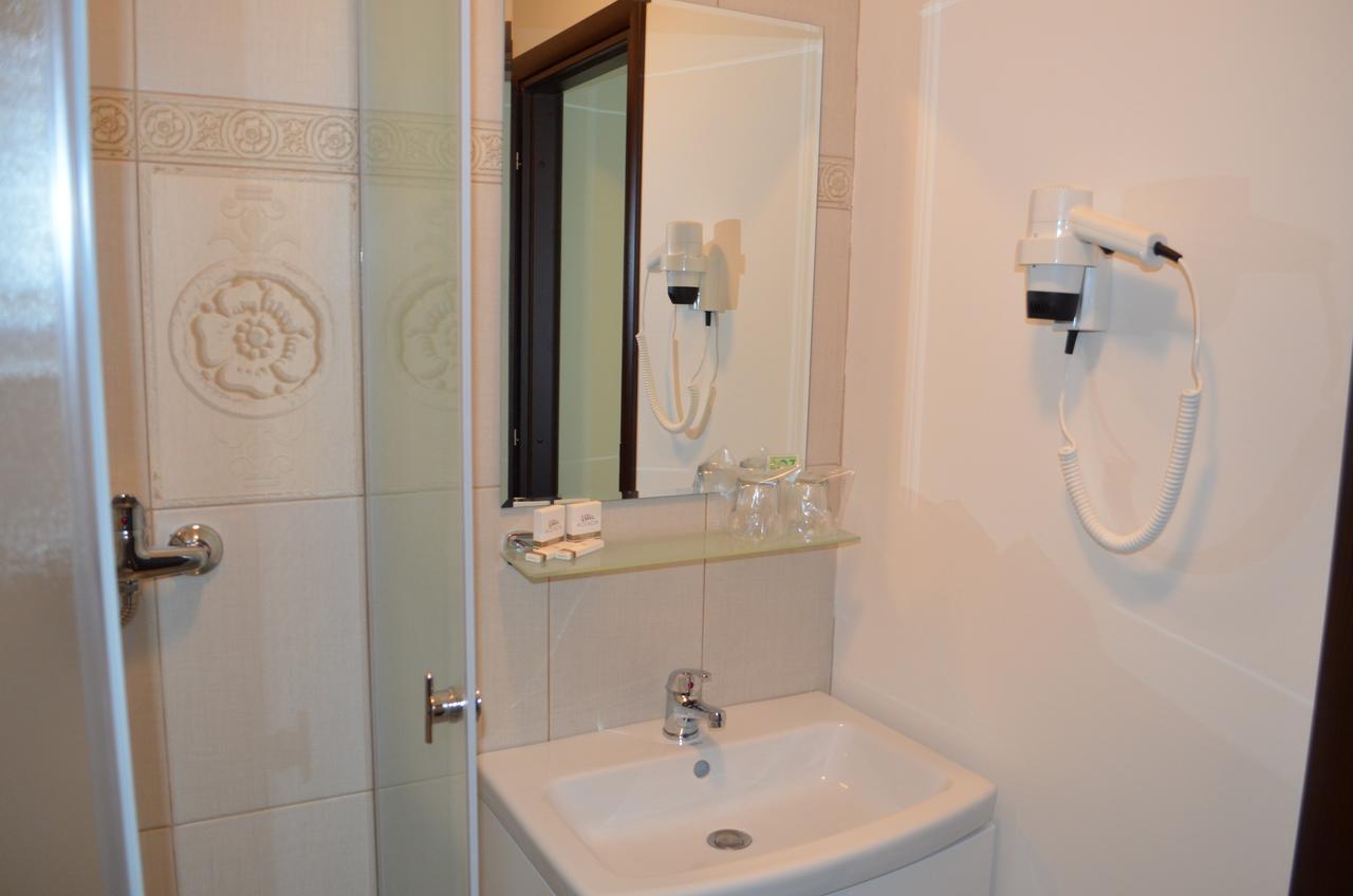Cameră dublă cu baie privată