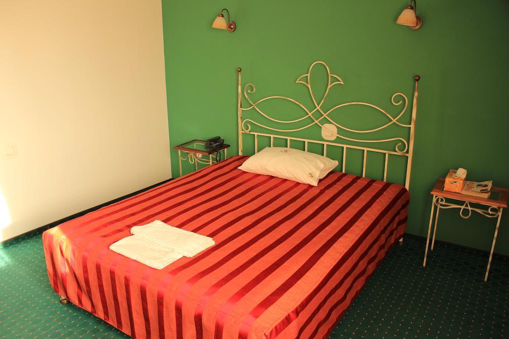 Single Room,632524446:JPEG