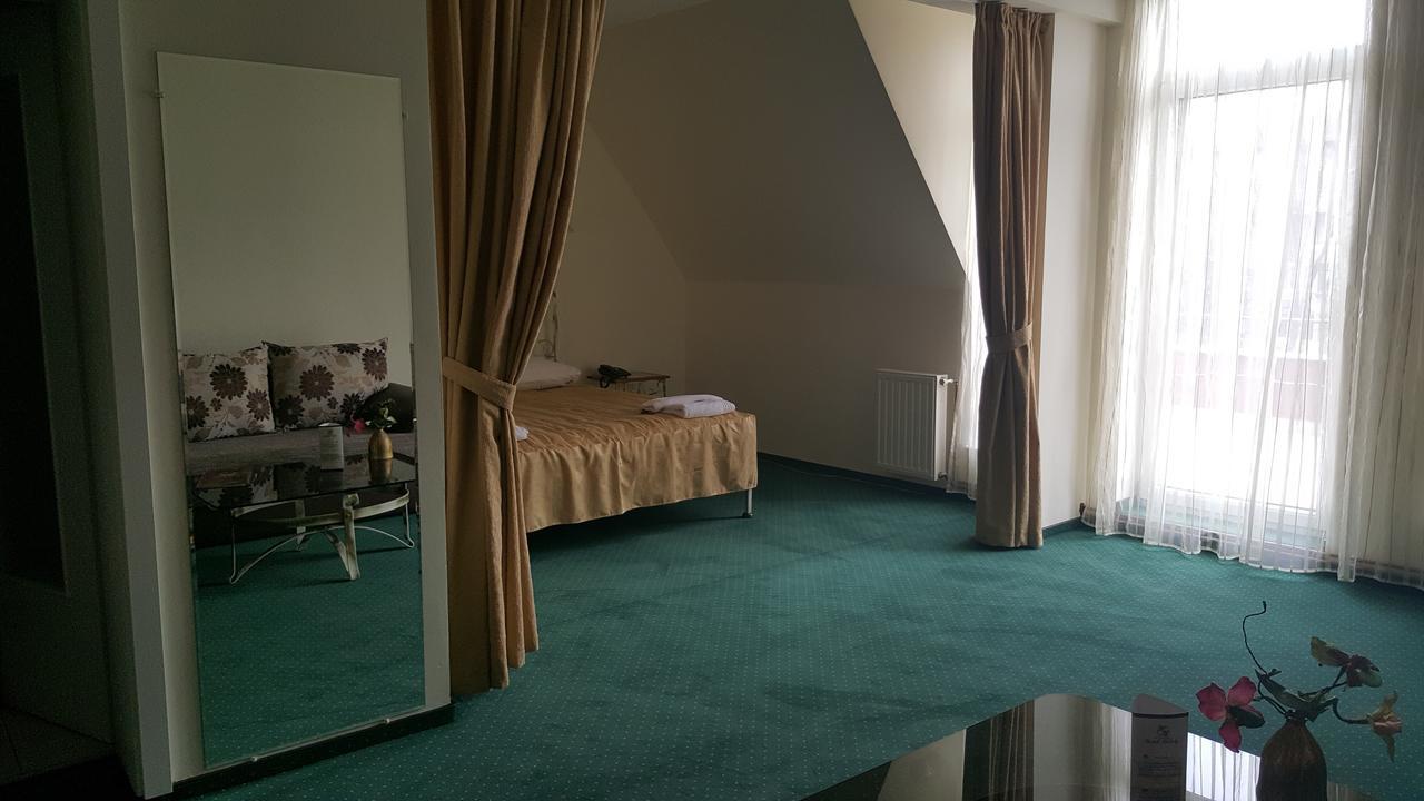 Suite,642719238:JPEG