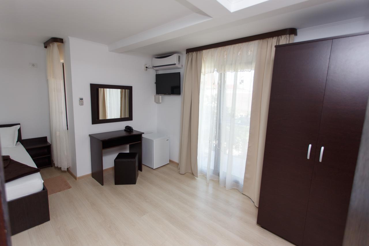 Cameră cvadruplă cu balcon