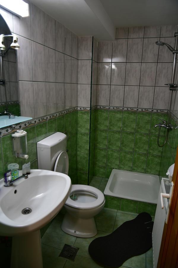 Cameră triplă cu baie privată