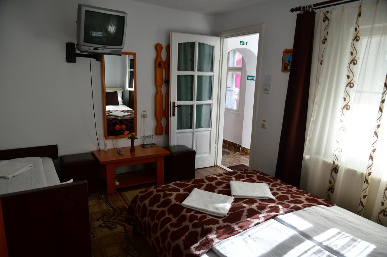 Cameră triplă cu baie privată