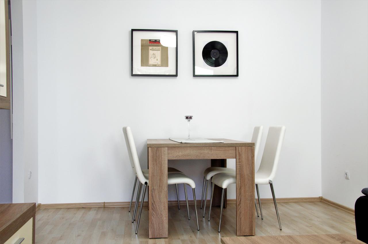 Apartment with Terrace,665988537:JPEG