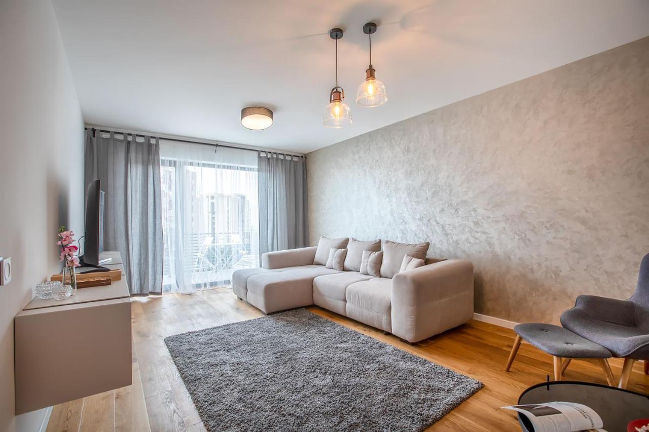 6th floor apartment (Balcony with city view, A/C),695617920:JPEG