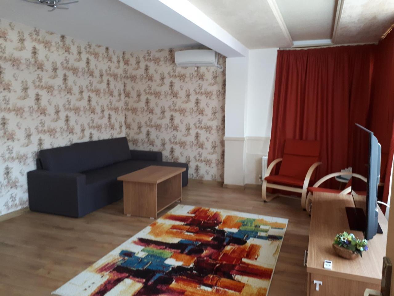 Apartment Ground Floor,696657879:JPEG