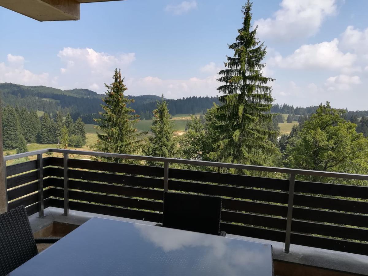 Apartment with Mountain View,696954768:JPEG