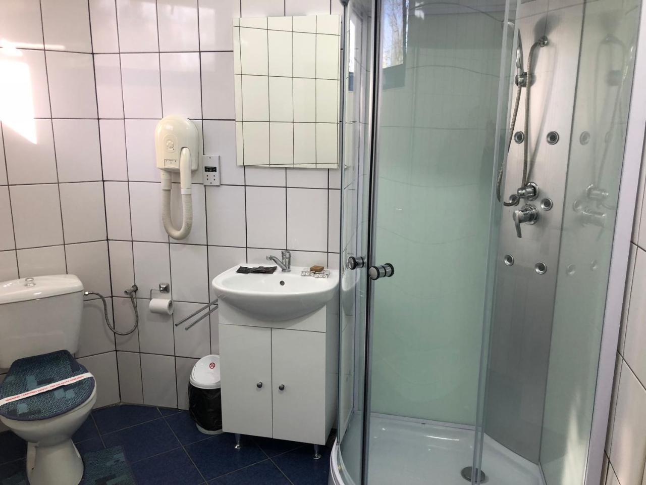 Cameră dublă cu baie privată