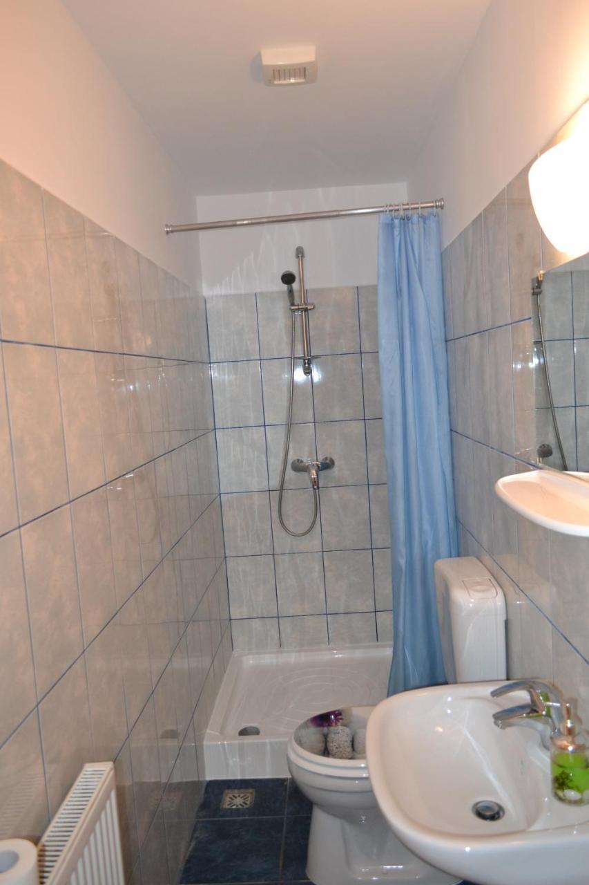 Cameră twin cu baie