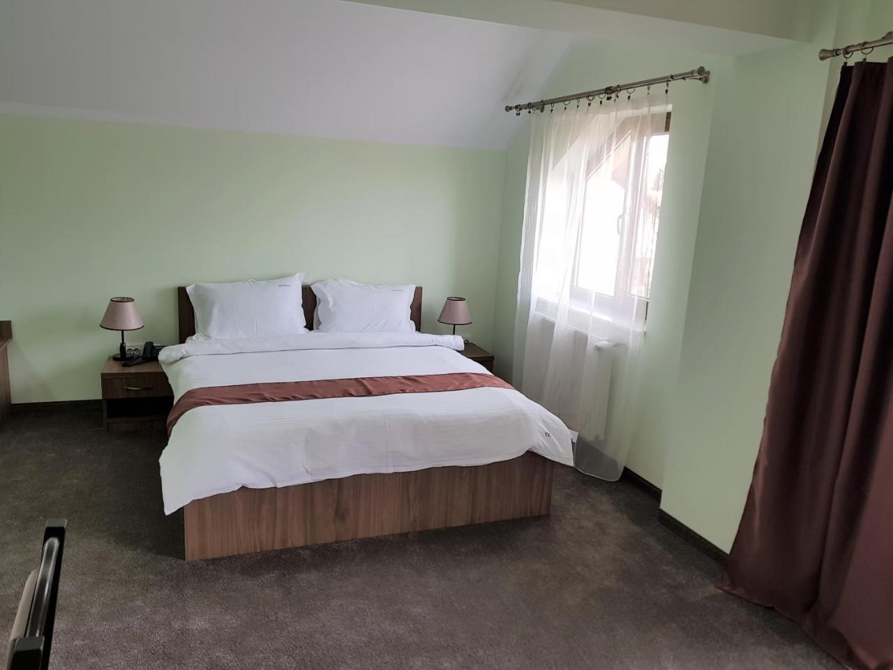 Cameră dublă Deluxe cu balcon