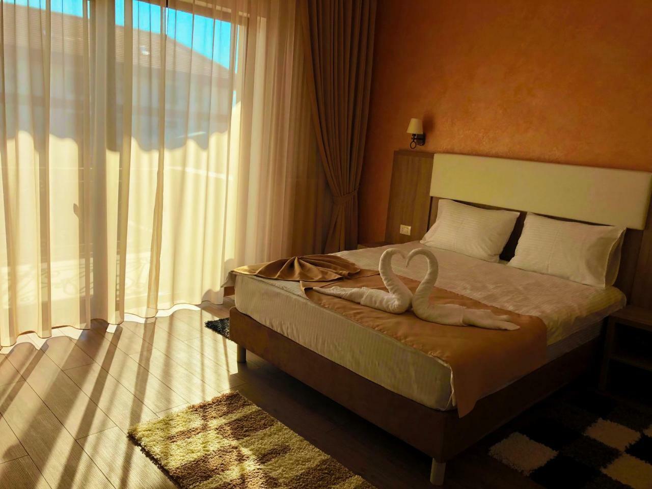 Cameră King cu balcon