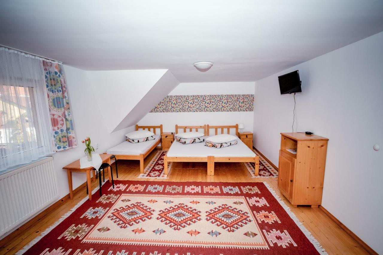 Cameră triplă cu baie