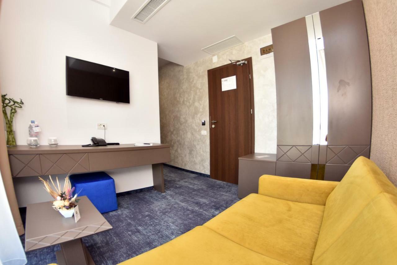 Junior Suite without Balcony with Free Access to Private Beach