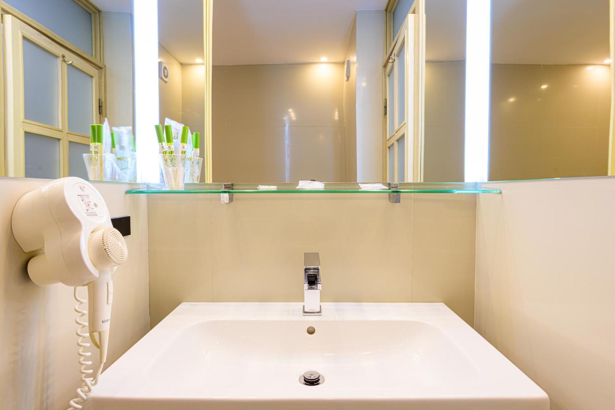 Executive Junior Suite,807804612:JPEG