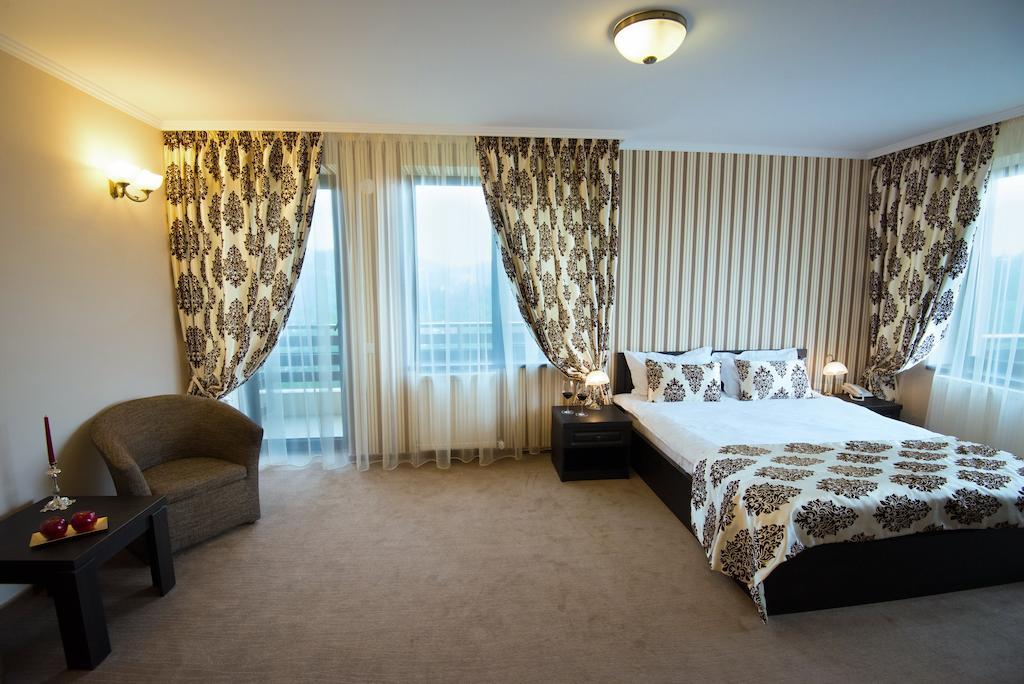 Double Room with Balcony,1221547807:JPEG