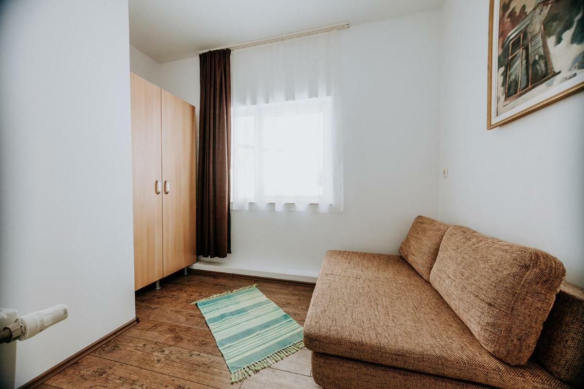 Cameră cvadruplă cu balcon
