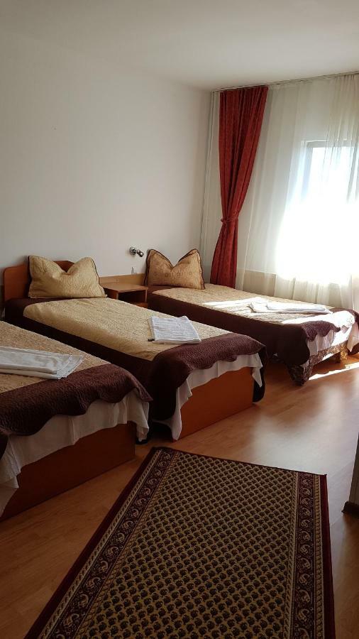 Cameră triplă cu baie privată