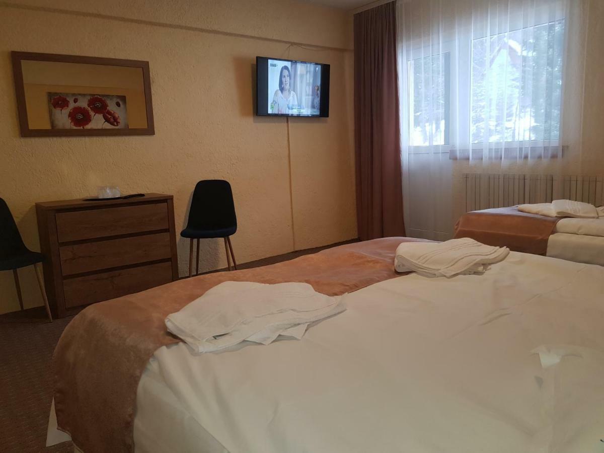 Cameră triplă