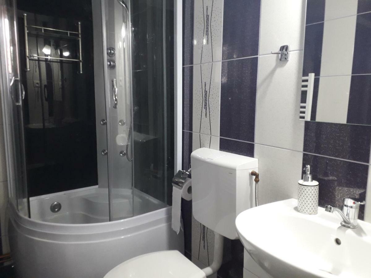 Cameră dublă cu baie privată