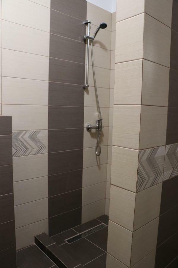 Cameră dublă cu baie privată externă