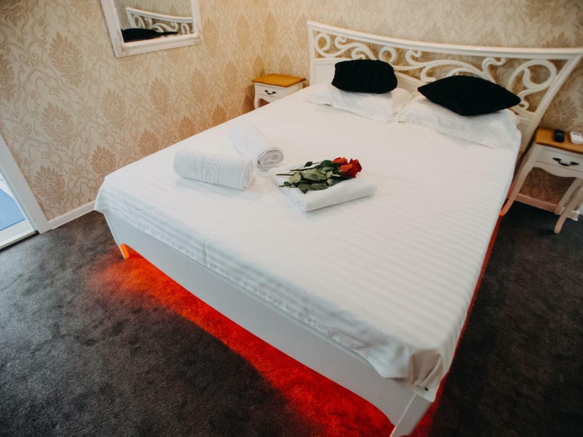 Cameră dublă Deluxe cu balcon