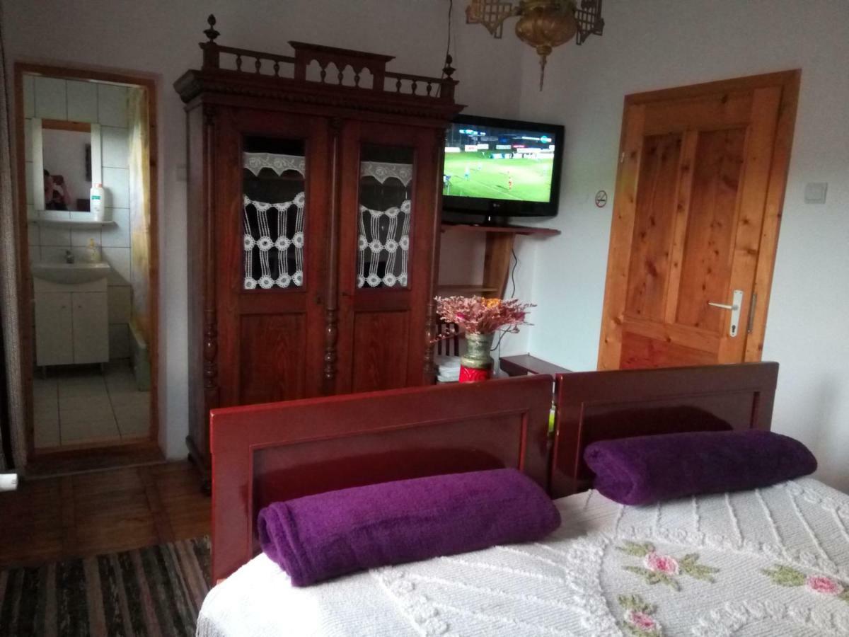 Cameră twin cu baie