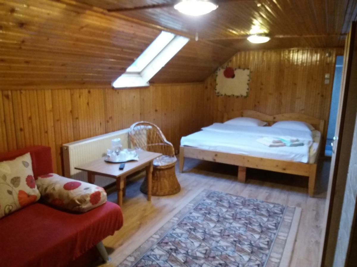 Cameră de familie cu baie privată