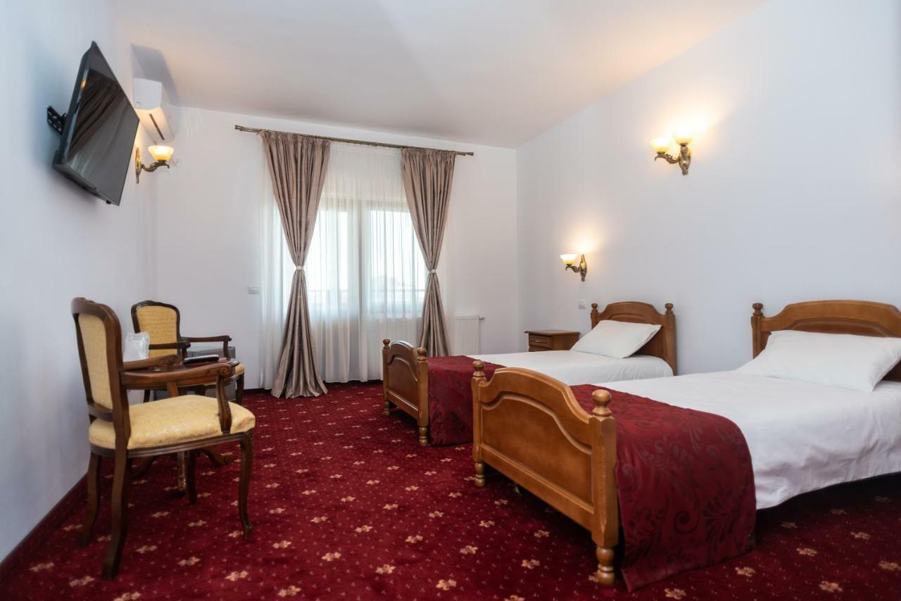 Cameră dublă Deluxe cu duş