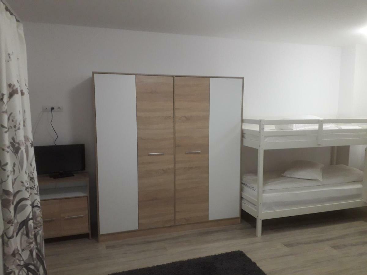 Cameră Deluxe (2 adulți + 1 copil)