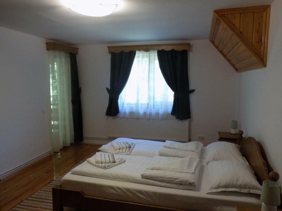 Cameră King cu balcon