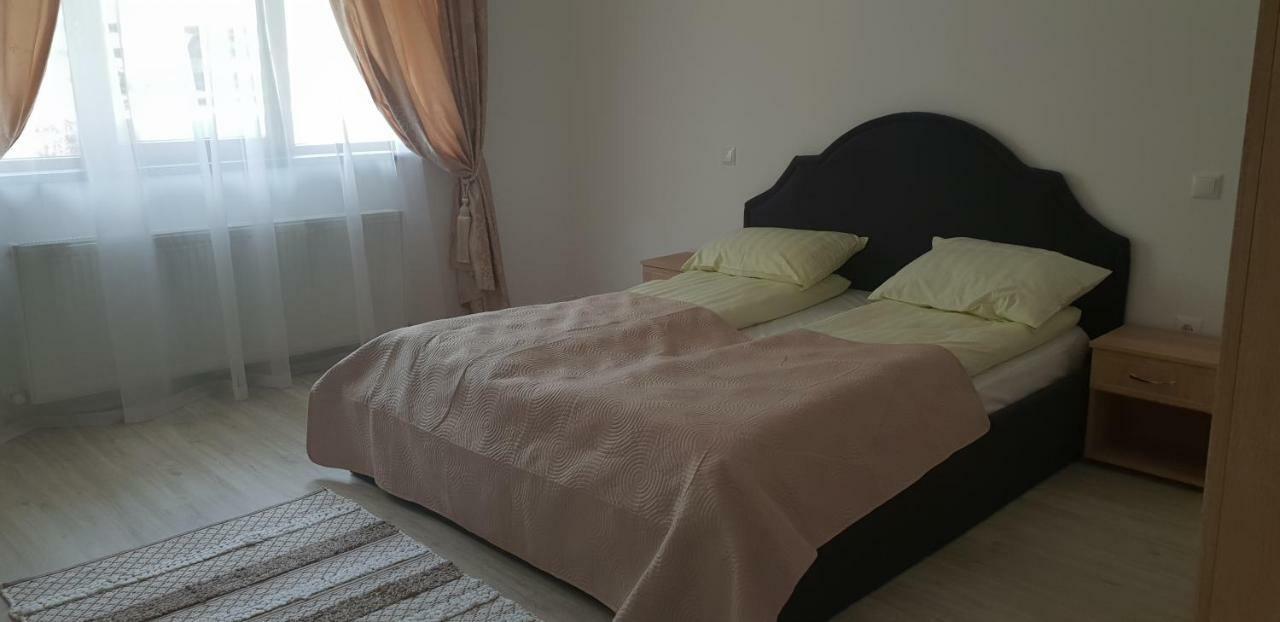 Cameră dublă cu vedere la munte