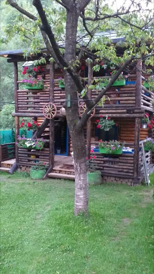 Cameră triplă cu baie