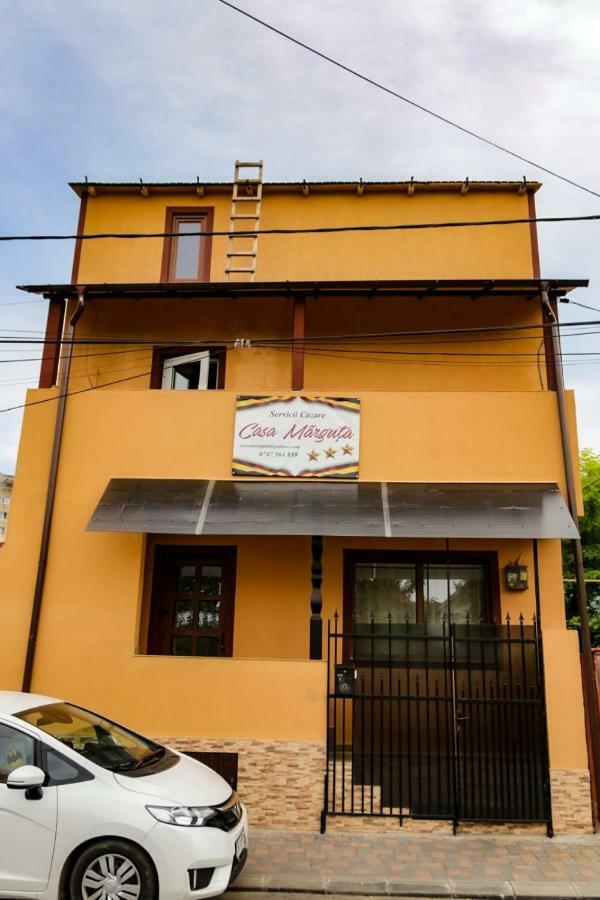 Cameră triplă cu duș