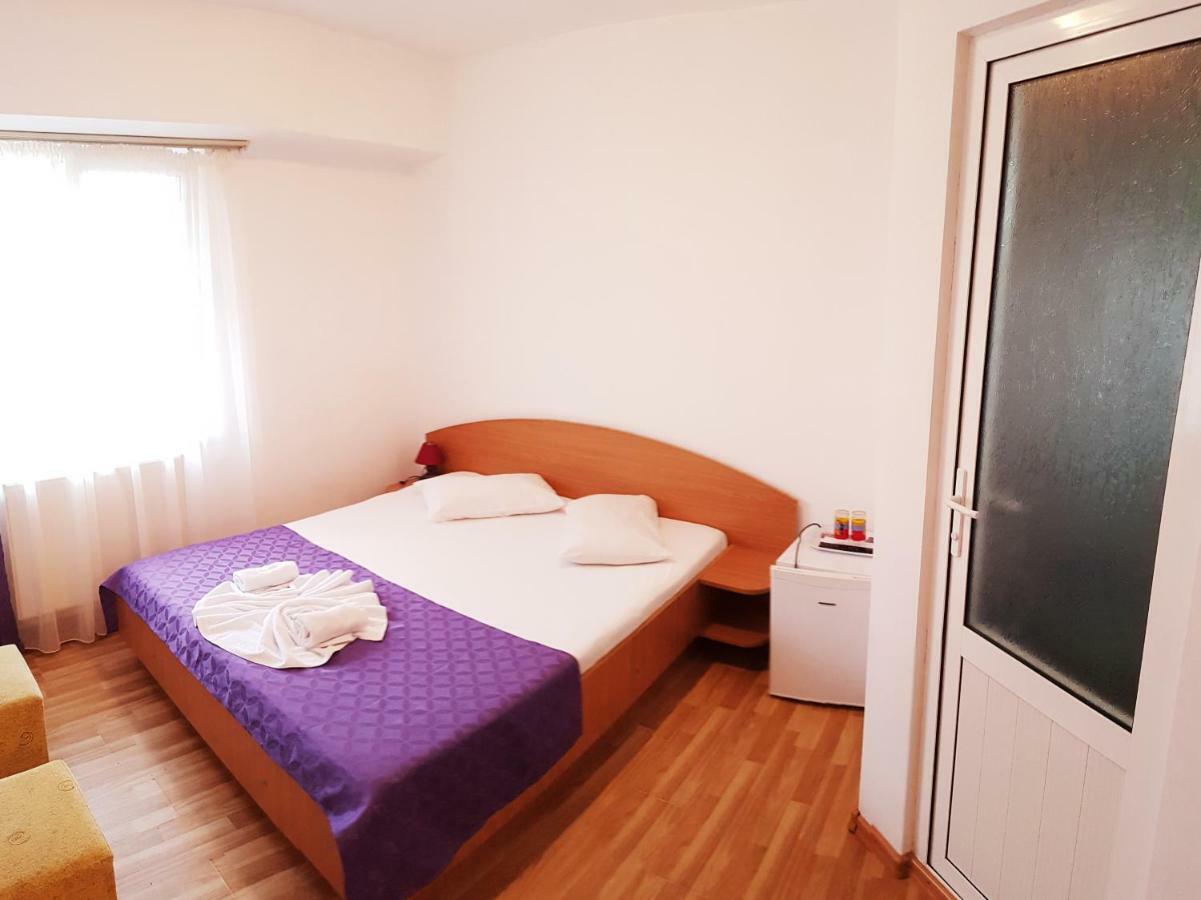 Cameră single cu baie privată
