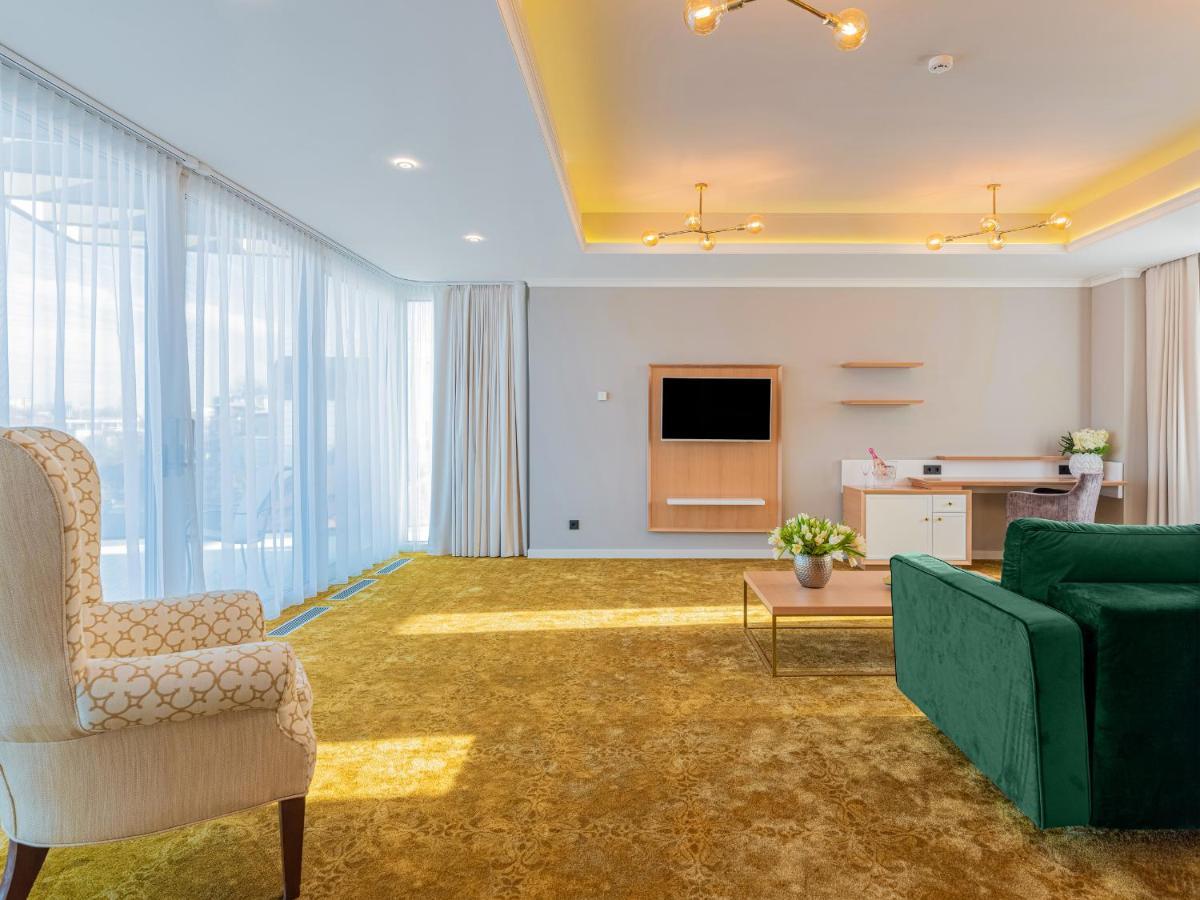 Deluxe Top Floor Suite with Terrace