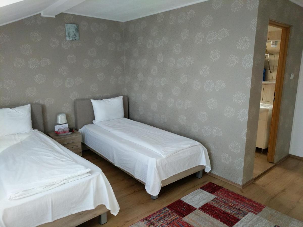 Cameră twin cu baie
