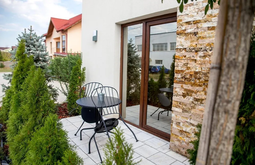 Hotel Yarus Plus-1