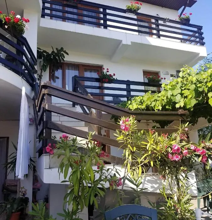 Vila Liliana-1